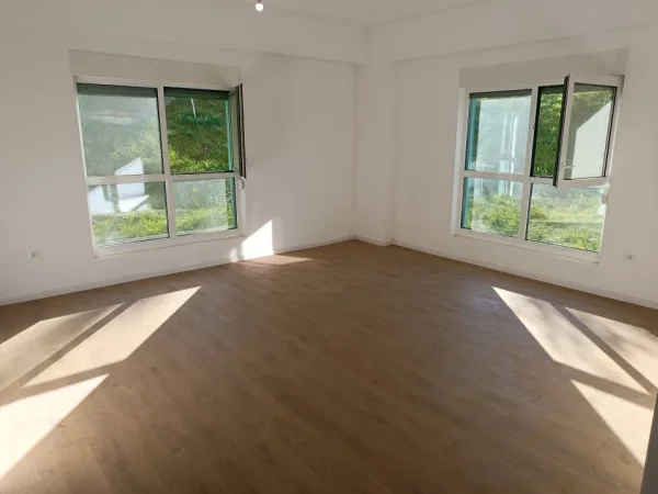 Tirane, jepet me qera garsonier Kati 1, 47 m² 250 € (ali demi)