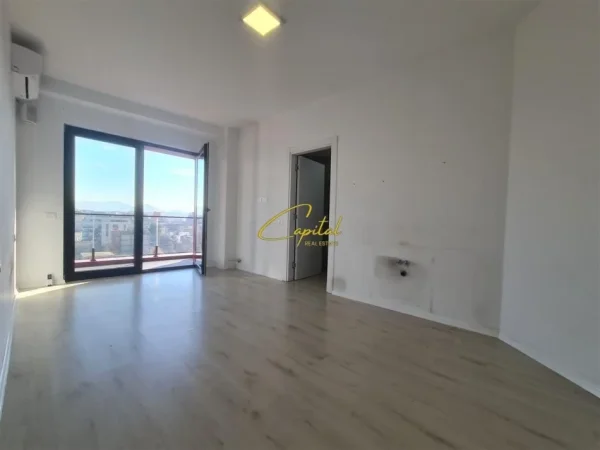 Tirane, jepet me qera zyre Kati 7, 125 m² 750 € (FARMACIA 10)