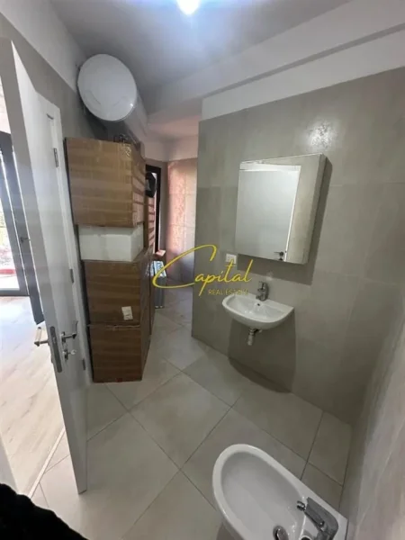 Tirane, jepet me qera zyre Kati 7, 125 m² 750 € (FARMACIA 10)