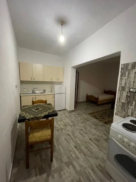 Tirane, jepet me qera apartament 1+1 Kati 1, 65 m² 300 € (don bosko)