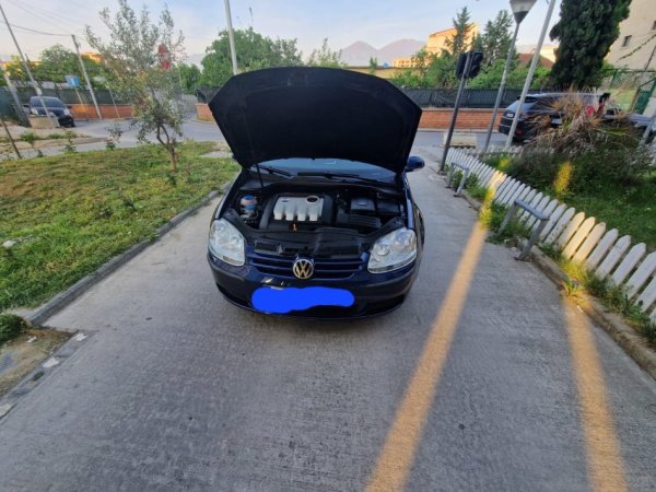 Tirane, shes makine Volkswagen Golf 5 Nafte, blu automatik Kondicioner 4.300 €