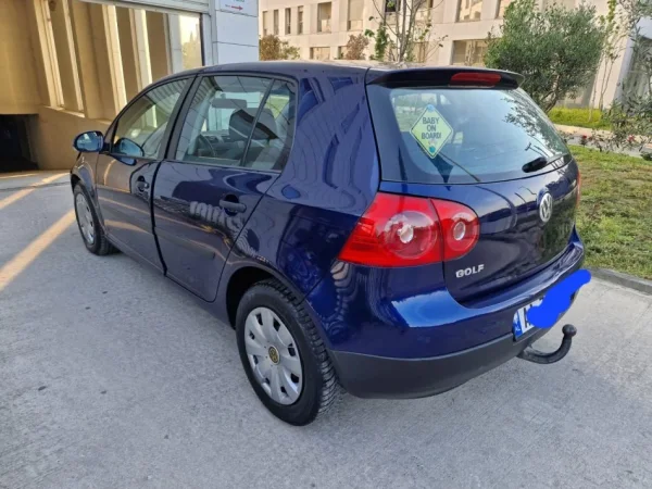 Tirane, shes makine Volkswagen Golf 5 Nafte, blu automatik Kondicioner 4.300 €