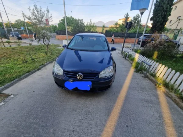 Tirane, shes makine Volkswagen Golf 5 Nafte, blu automatik Kondicioner 4.300 €