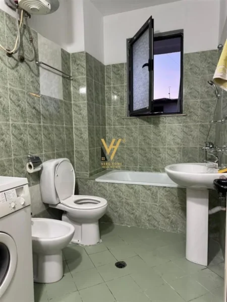 Tirane, jepet me qera apartament 2+1+Ballkon Kati 3, 95 m² 600 € (RRUGA FERIT XHAJKO)