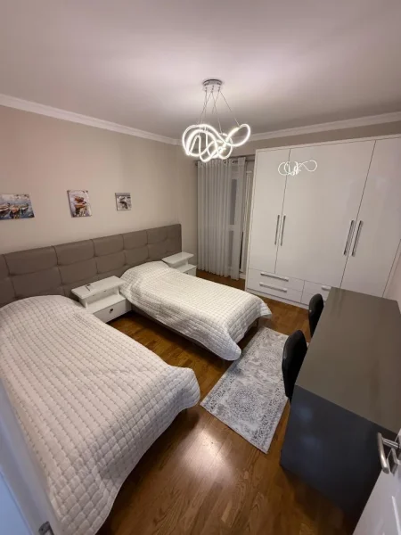 Tirane, jepet me qera apartament 2+1+Ballkon Kati 4, 125 m² 1.200 € (Parku Olimpik)