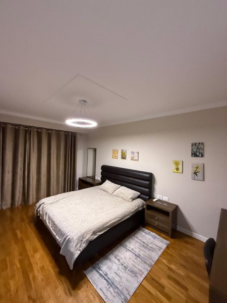 Tirane, jepet me qera apartament 2+1+Ballkon Kati 4, 125 m² 1.200 € (Parku Olimpik)
