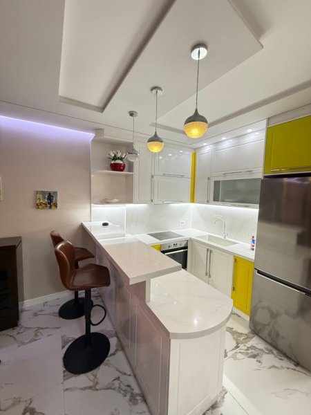 Tirane, jepet me qera apartament 2+1+Ballkon Kati 4, 125 m² 1.200 € (Parku Olimpik)