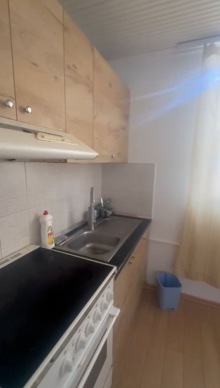 Tirane, jepet me qera apartament 1+1+Ballkon Kati 1, 60 m² 400 € (Vasil shanto , te shtepia e ofertave)
