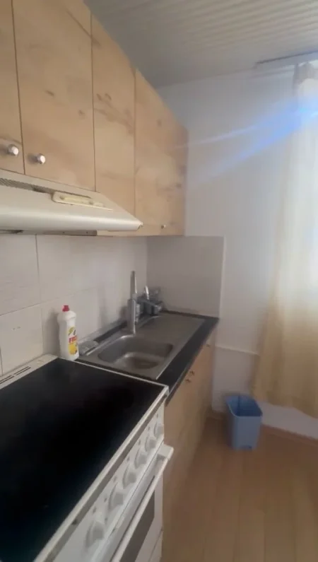 Tirane, jepet me qera apartament 1+1+Ballkon Kati 1, 60 m² 400 € (Vasil shanto , te shtepia e ofertave)