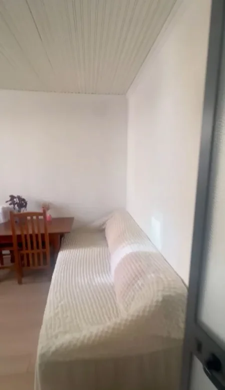 Tirane, jepet me qera apartament 1+1+Ballkon Kati 1, 60 m² 400 € (Vasil shanto , te shtepia e ofertave)