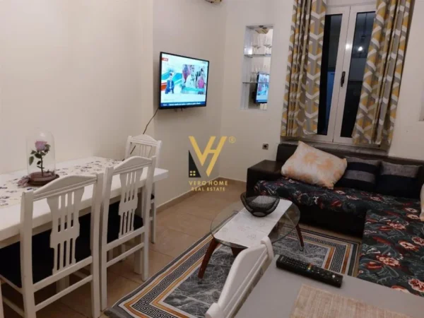 Tirane, jepet me qera apartament 2+1+Ballkon Kati 5, 75 m² 700 € (SHALLVARET)