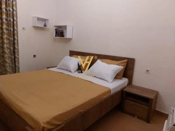 Tirane, jepet me qera apartament 2+1+Ballkon Kati 5, 75 m² 700 € (SHALLVARET)