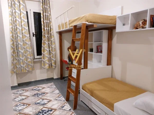 Tirane, jepet me qera apartament 2+1+Ballkon Kati 5, 75 m² 700 € (SHALLVARET)