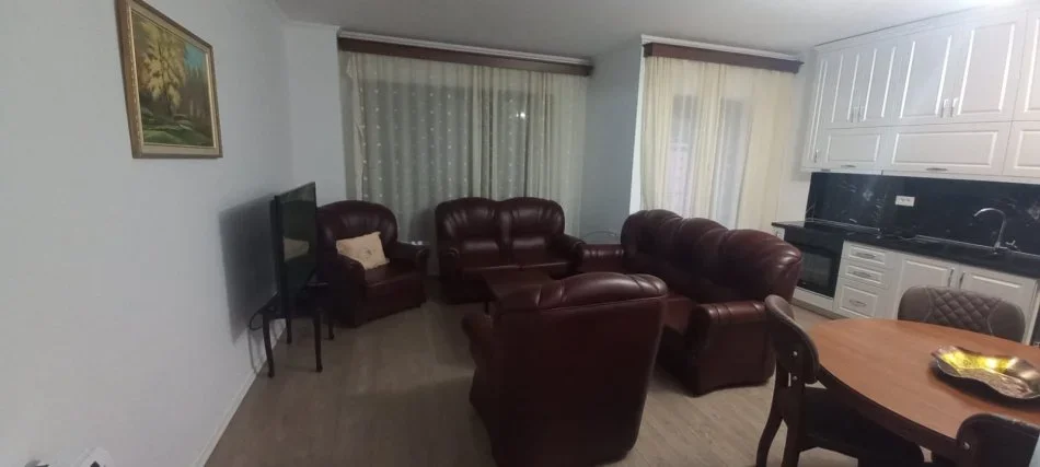 Tirane, jepet me qera apartament 1+1+Ballkon Kati 4, 73 m² 650 € (Kodra e Diellit)