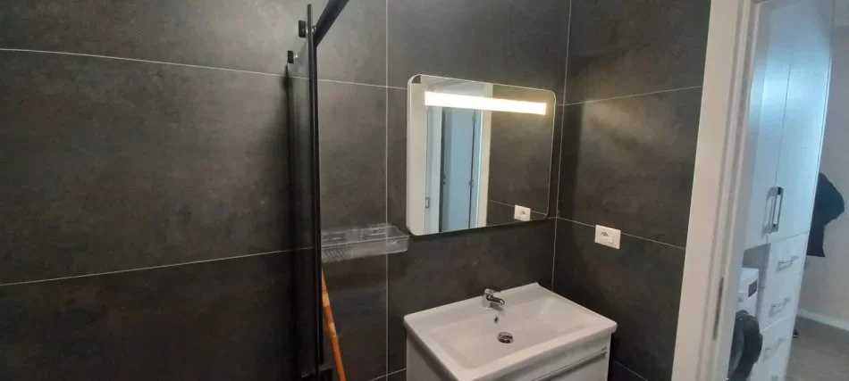 Tirane, jepet me qera apartament 1+1+Ballkon Kati 4, 73 m² 650 € (Kodra e Diellit)