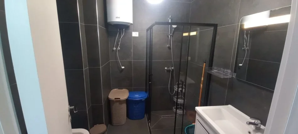 Tirane, jepet me qera apartament 1+1+Ballkon Kati 4, 73 m² 650 € (Kodra e Diellit)