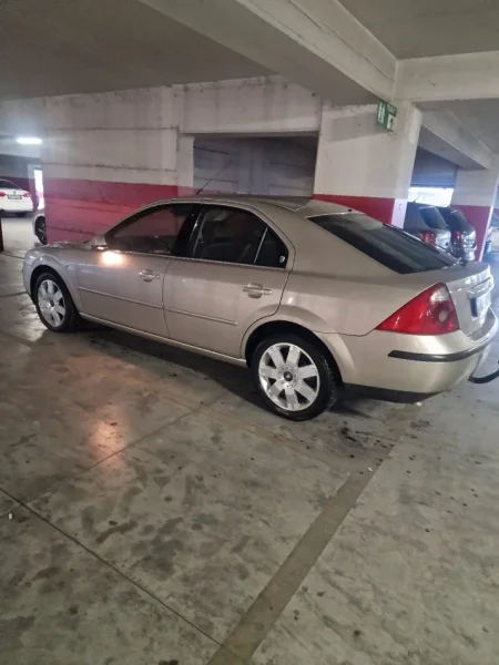 Tirane, shitet makine Ford Mondeo 2006 Nafte, kafe automatik Kondicioner 140.000 km 3.500 €