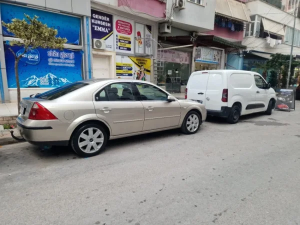 Tirane, shitet makine Ford Mondeo 2006 Nafte, kafe automatik Kondicioner 140.000 km 3.500 €