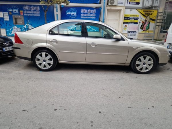 Tirane, shitet makine Ford Mondeo 2006 Nafte, kafe automatik Kondicioner 140.000 km 3.500 €