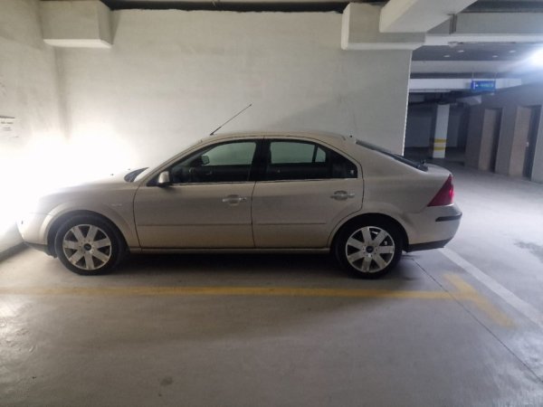 Tirane, shitet makine Ford Mondeo 2006 Nafte, kafe automatik Kondicioner 140.000 km 3.500 €