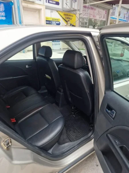 Tirane, shitet makine Ford Mondeo 2006 Nafte, kafe automatik Kondicioner 140.000 km 3.500 €