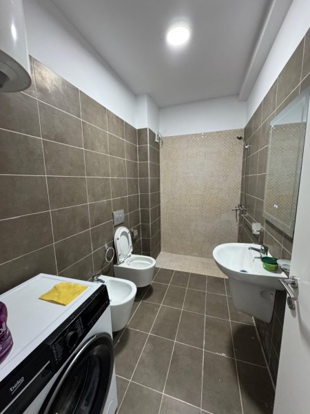 Tirane, jap me qera apartament 1+1 Kati 3, 500 € (Perballe Amerikan 3)