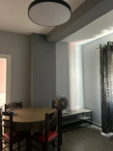 Tirane, jepet me qera apartament 1+1 Kati 1, 48 m² 280 € (Fresk , prane hotel gaxherrit)