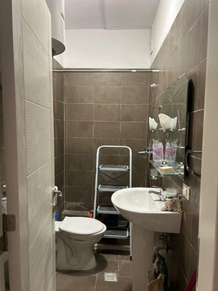 Tirane, jepet me qera apartament 1+1 Kati 1, 48 m² 280 € (Fresk , prane hotel gaxherrit)
