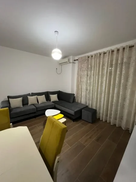 Tirane, jepet me qera apartament 1+1+Aneks+Ballkon Kati 5, 65 m² 550 € (Astir)