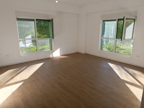 Tirane, jepet me qera apartament 1+1 Kati 0, 47 m² 225 € (Kompleksi Mangalem)