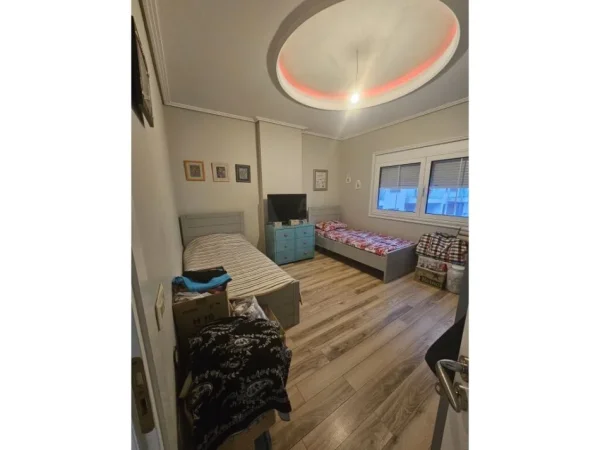Tirane, jepet me qera apartament 2+1+Aneks+Ballkon , 103 m² 450 € (Misto Mame)