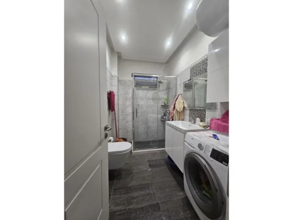 Tirane, jepet me qera apartament 2+1+Aneks+Ballkon , 103 m² 450 € (Misto Mame)