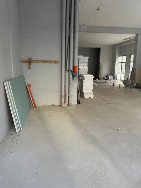 Tirane, jepet me qera ambjent biznesi Kati 0, 100 m² 2.500 € (KOMUNA E PARISIT)