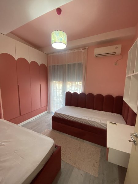 Tirane, jepet me qera apartament 2+1 Kati 3, 180 m² 750 € (Pazari i Ri)