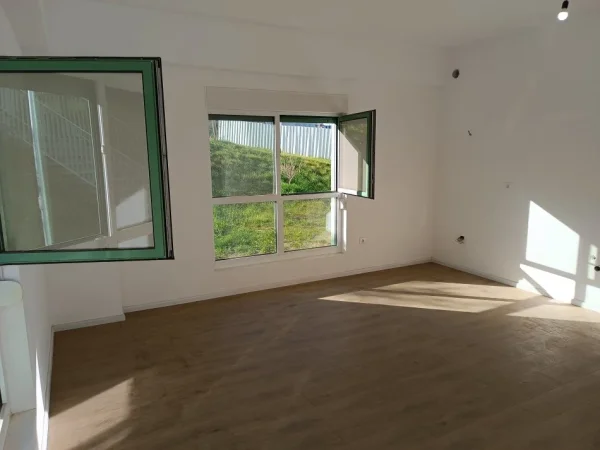 Tirane, jepet me qera apartament 1+1 Kati 0, 47 m² 250 € (Ali Dem,Rezidenca Kaimi)