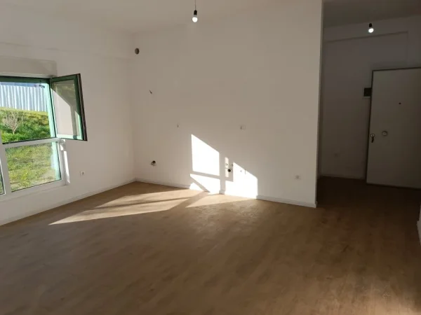 Tirane, jepet me qera apartament 1+1 Kati 0, 47 m² 250 € (Ali Dem,Rezidenca Kaimi)