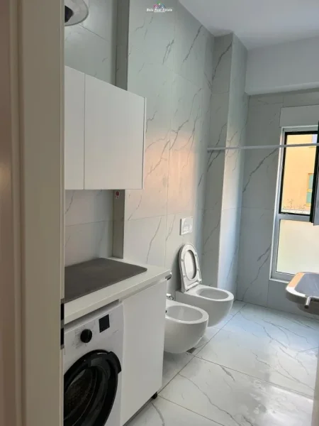 Tirane, jepet me qera apartament 1+1+Ballkon Kati 2, 70 m² 420 € (ali demi)