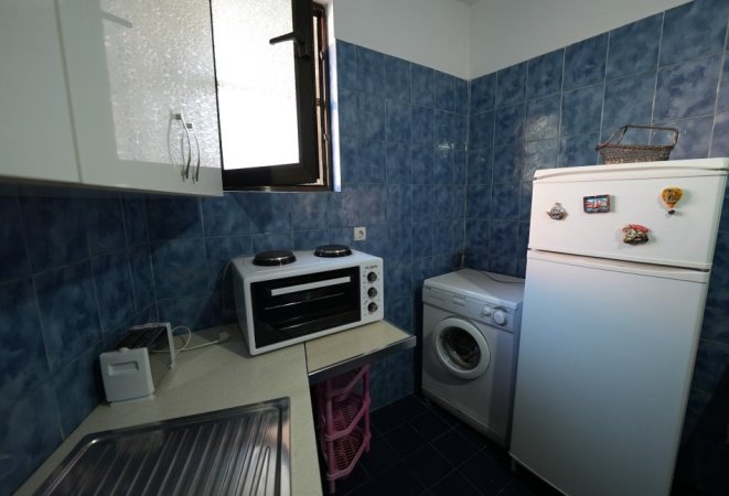 Tirane, jepet me qera Vile 1+1+Aneks Kati 1, 350 € (Rruga Albanopoli, pranë rrugës Jordan Misja)