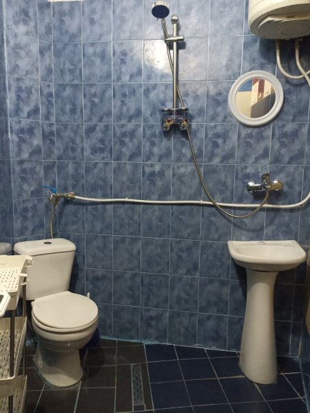 Tirane, jepet me qera Vile 1+1+Aneks Kati 1, 350 € (Rruga Albanopoli, pranë rrugës Jordan Misja)