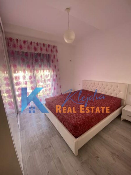 Tirane, jap me qera apartament 2+1+Ballkon Kati 3, 85 m² 750 € (Pazari i Ri)