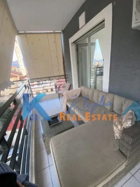 Tirane, jap me qera apartament 2+1+Ballkon Kati 3, 85 m² 750 € (Pazari i Ri)