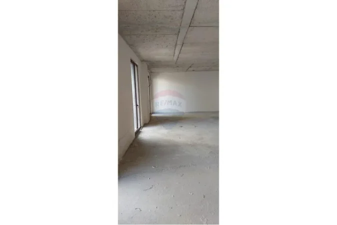Tirane, jepet me qera ambjent biznesi Kati 1, 156 m² 2.000 € (rruga kosovareve)