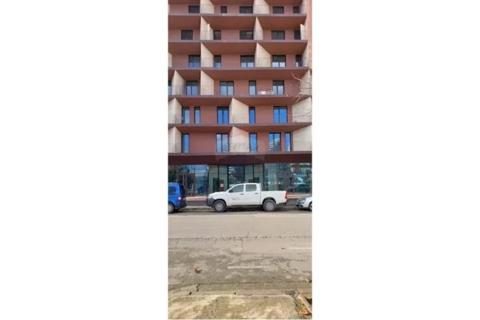Tirane, jepet me qera ambjent biznesi Kati 1, 156 m² 2.000 € (rruga kosovareve)
