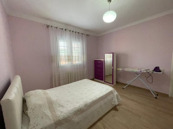Tirane, jepet me qera apartament 3 Katshe Kati 1, 300 m² 1.000 € (Sheshi Shqiponja)