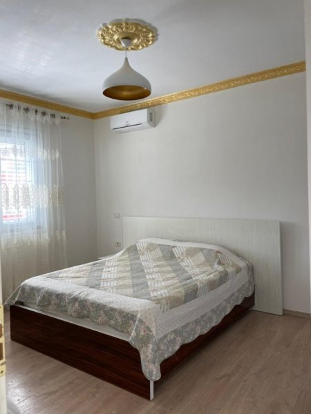 Tirane, jepet me qera apartament 3 Katshe Kati 1, 300 m² 1.000 € (Sheshi Shqiponja)