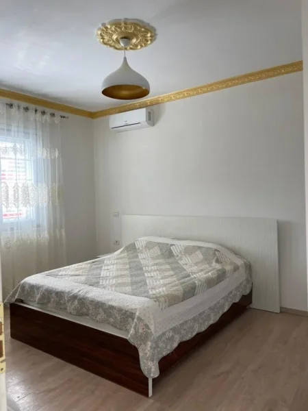 Tirane, jepet me qera apartament 3 Katshe Kati 1, 300 m² 1.000 € (Sheshi Shqiponja)