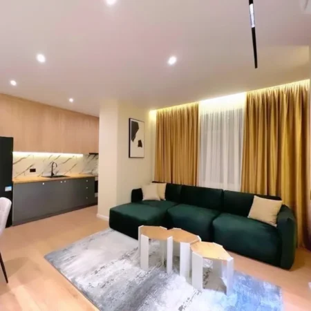 Tirane, jepet me qera apartament 1+1 , 60 m² 700 € (Pazari i Ri)