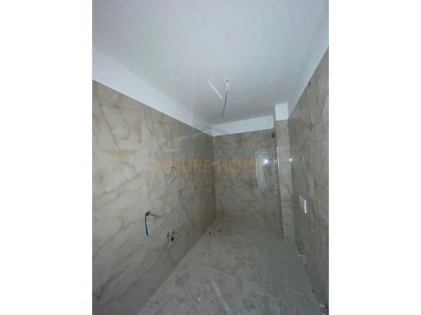 Tirane, shitet apartament 1+1+Ballkon Kati 4, 75 m² 67.000 € (Kamez)