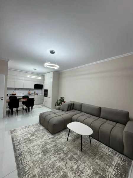 Tirane, jepet me qera apartament 2+1 Kati 5, 600 € 