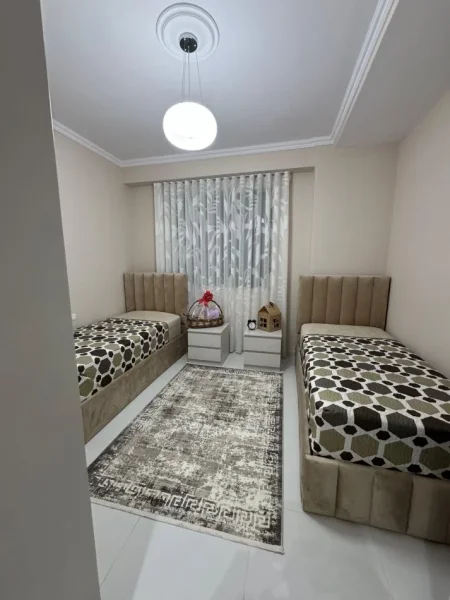 Tirane, jepet me qera apartament 2+1 Kati 5, 600 € 